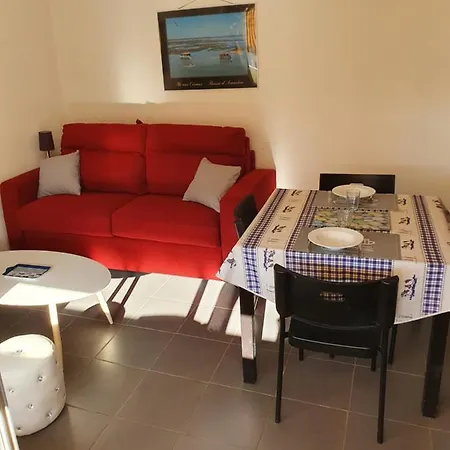 Les Huniers Appt 1er Etage דירה