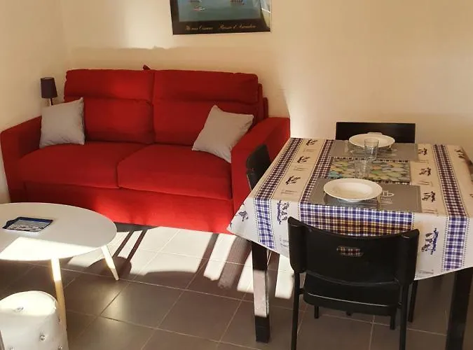 Les Huniers Appt 1er Etage דירה